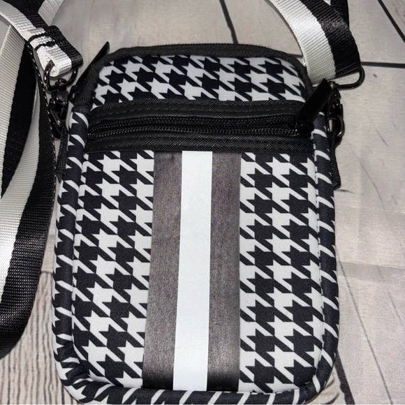 Haute Shore Casey Royal Cellphone Crossbody - Picture 2 of 7